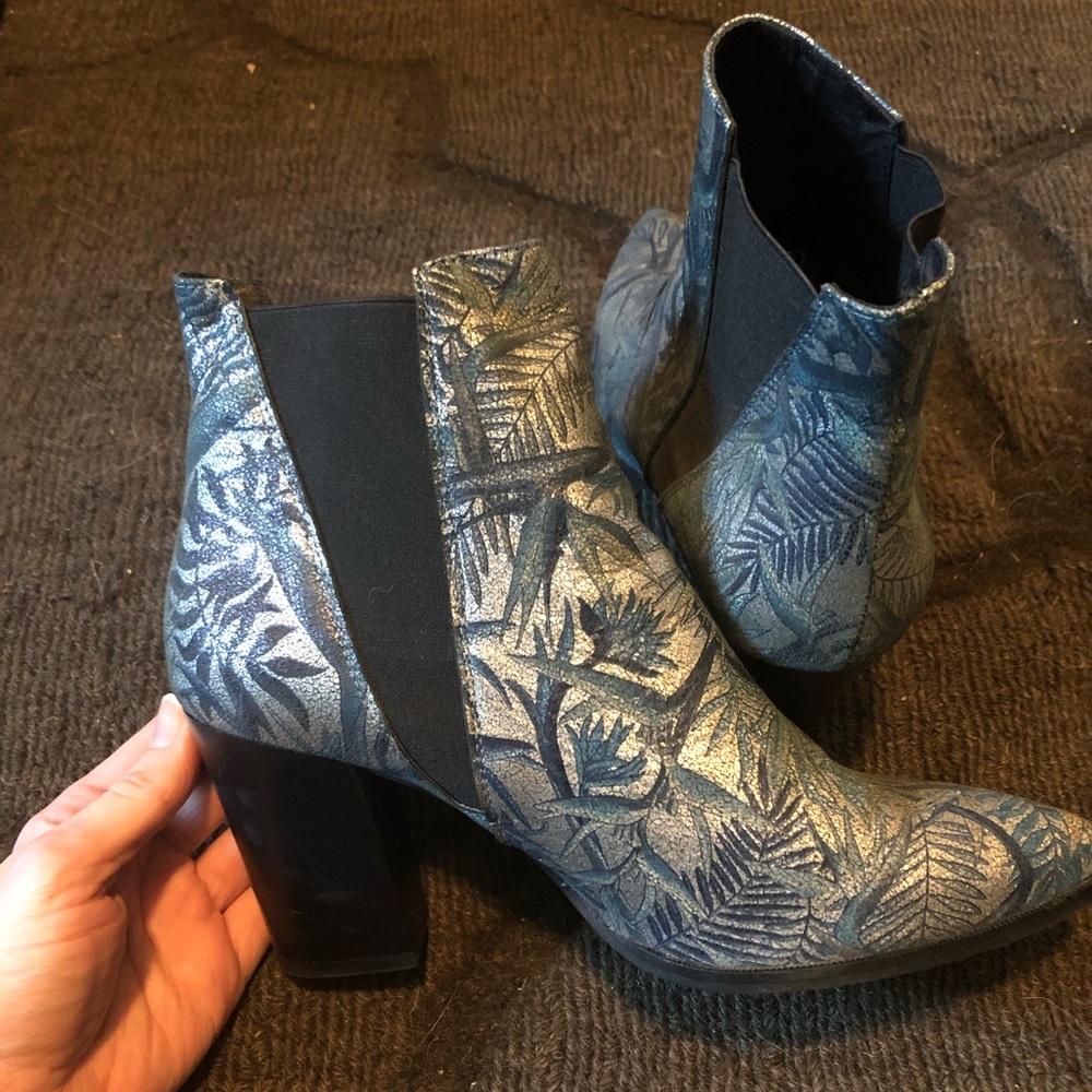 Intentionally Blank Tempo Boot
